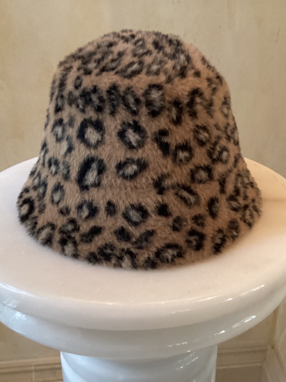 VINCE CAMUTO ANIMAL PRINT BARREL HAT SIZE OS